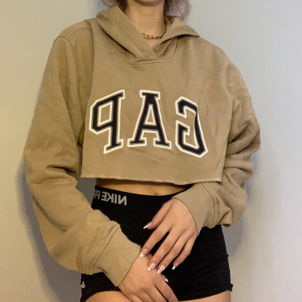 Cropped GAP Hoodie